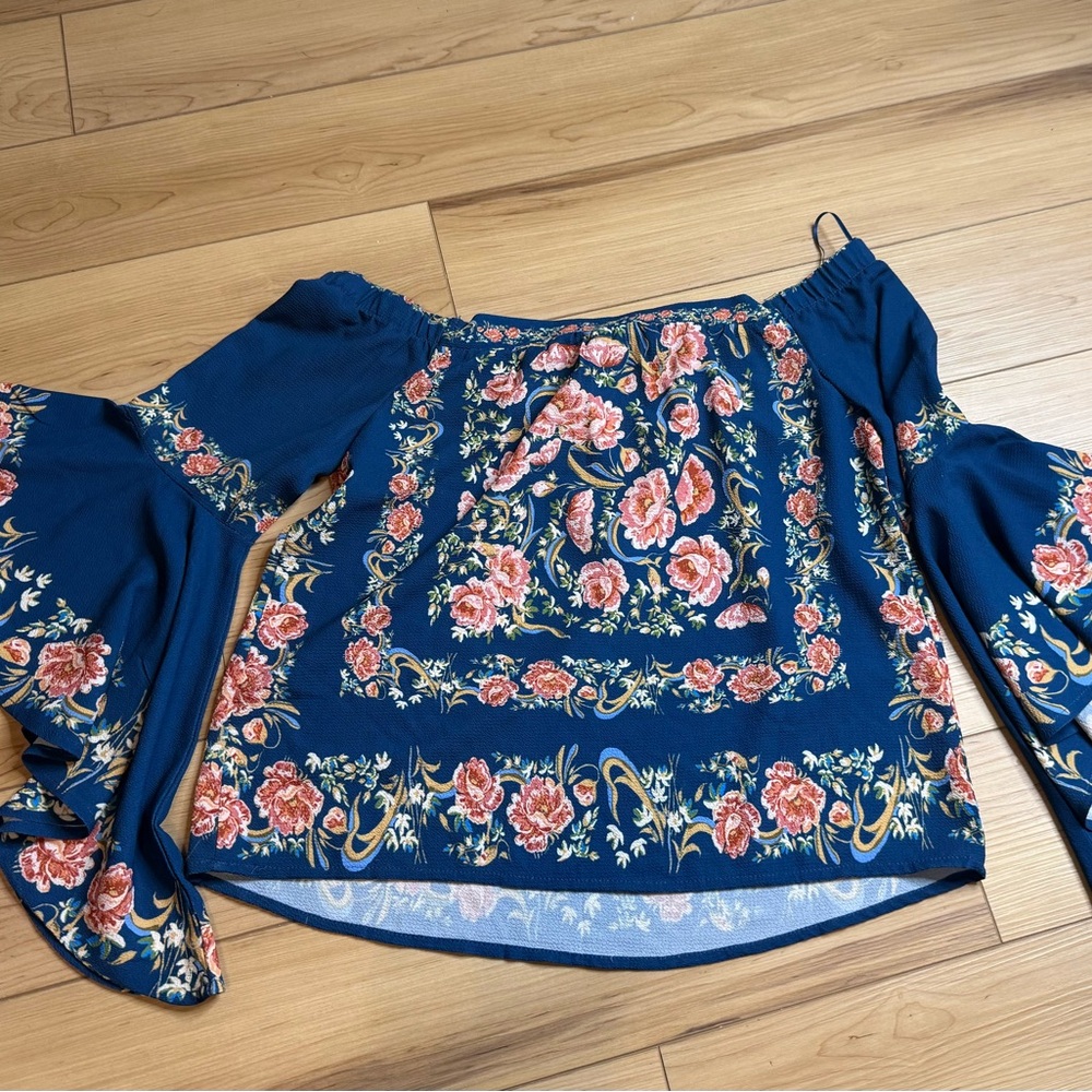 Women’s small long sleeved shirts, blouse, and sweater lot. All barely worn! - Picture 6 of 12